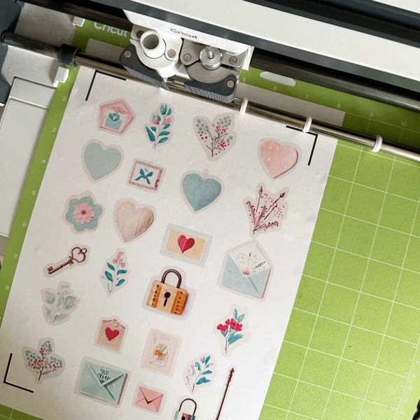 Free printable Valentines stickers and envelope seals